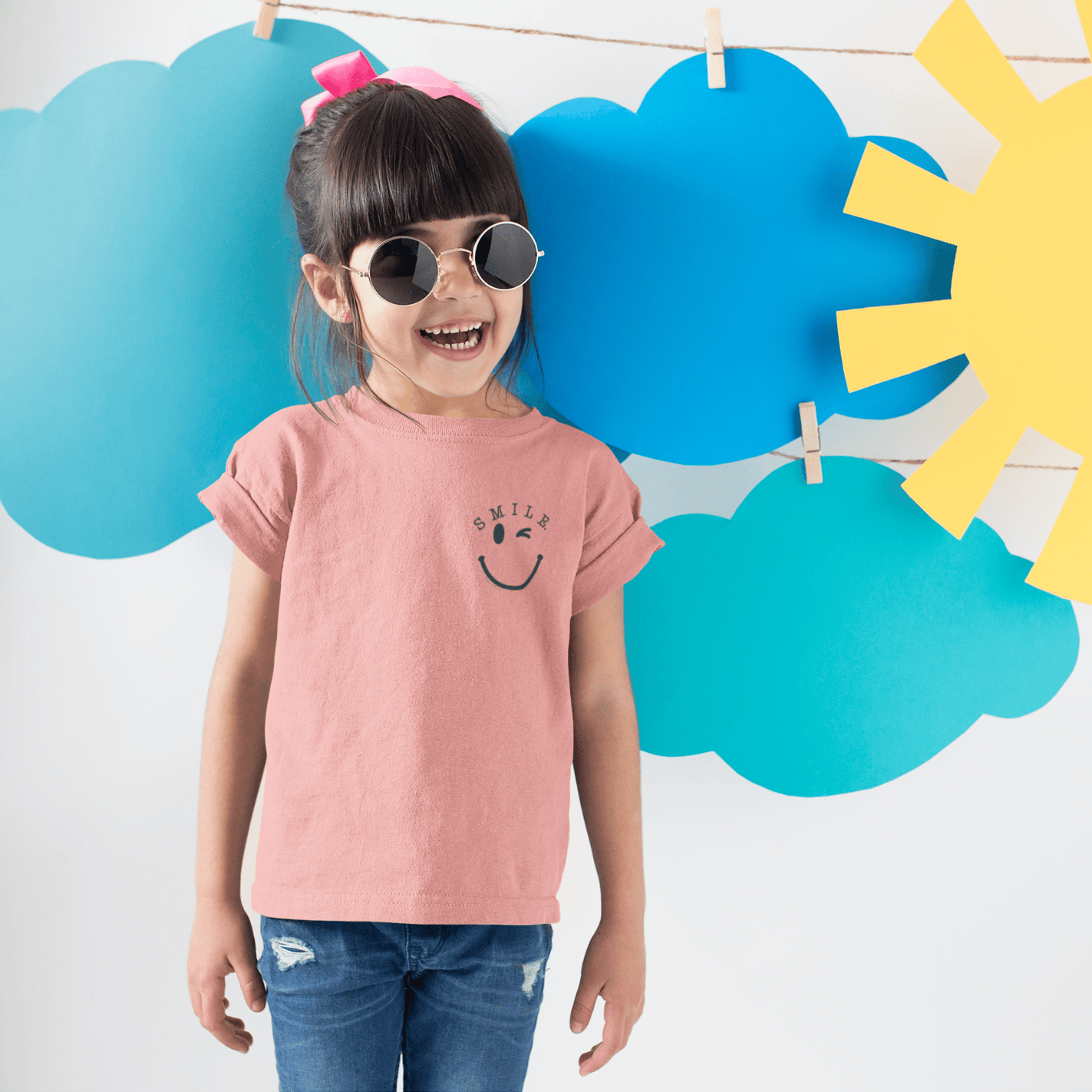 Smile. - Kids T-shirt