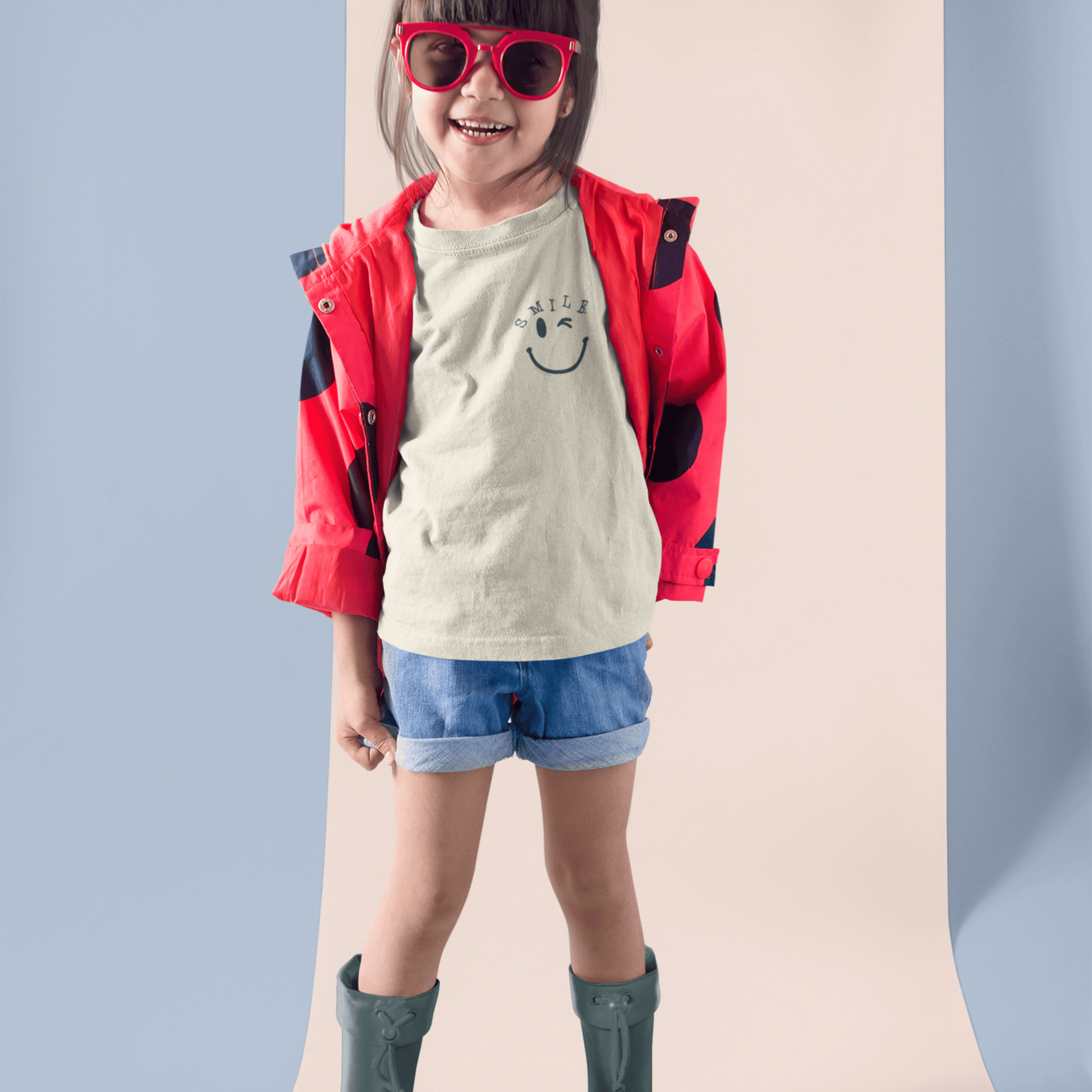 Smile. - Kids T-shirt