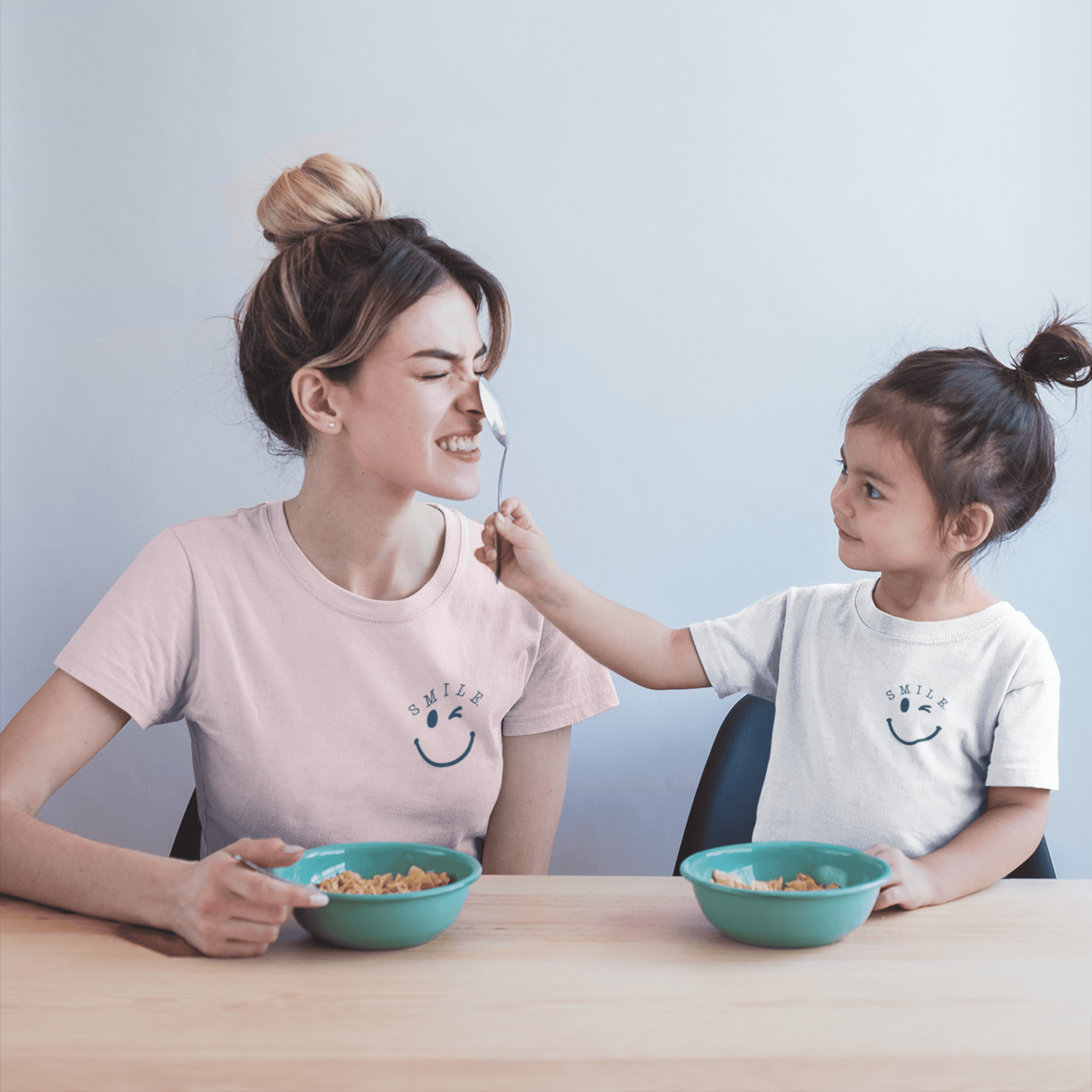 Smile. - Kids T-shirt