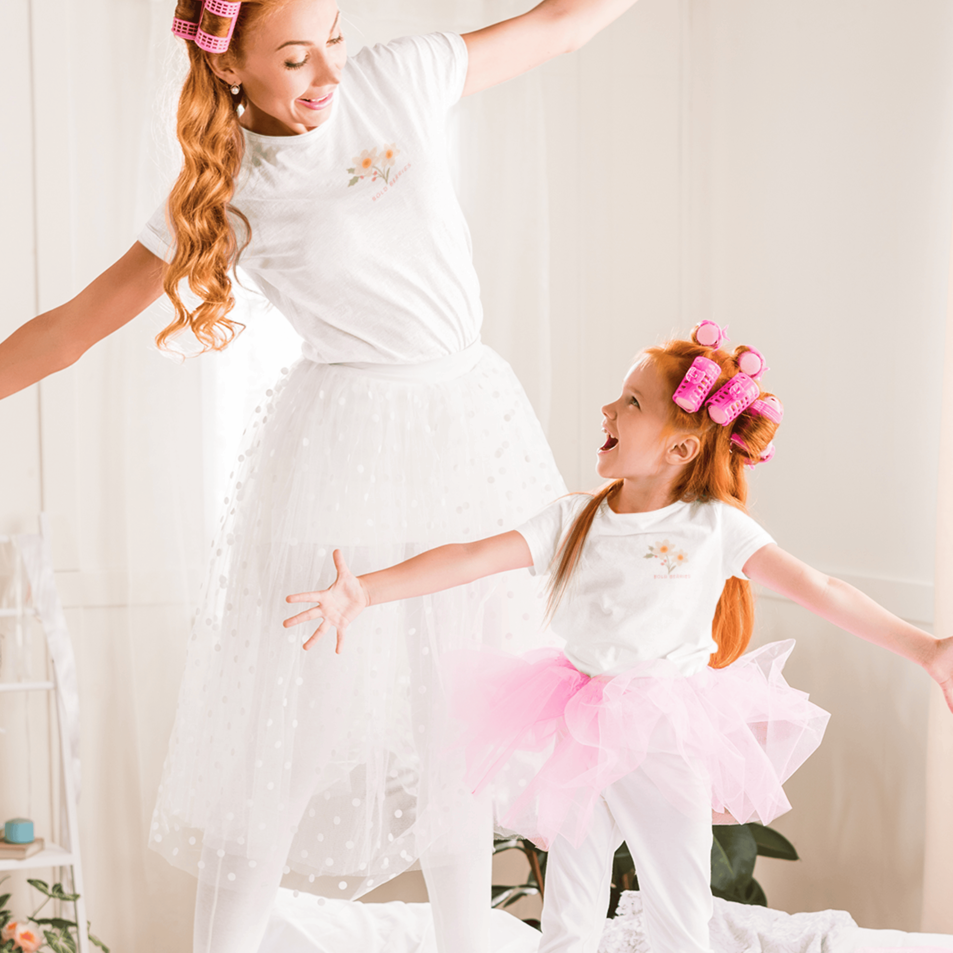 Shine Through All Seasons - December – Narcissus (Paperwhite) & Holly - Kids T-shirt